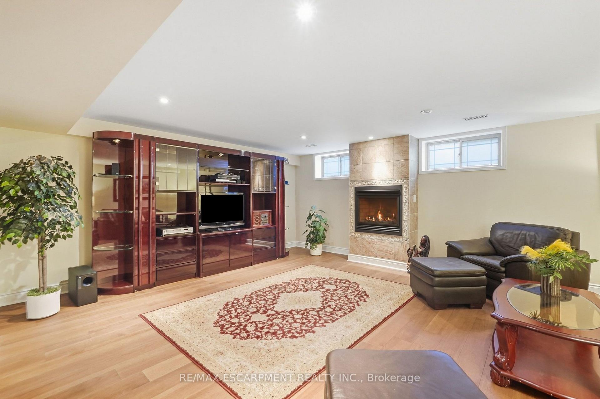 Photo 36 of 4 Summit Drive, Hamilton, Waterdown — HOMEH