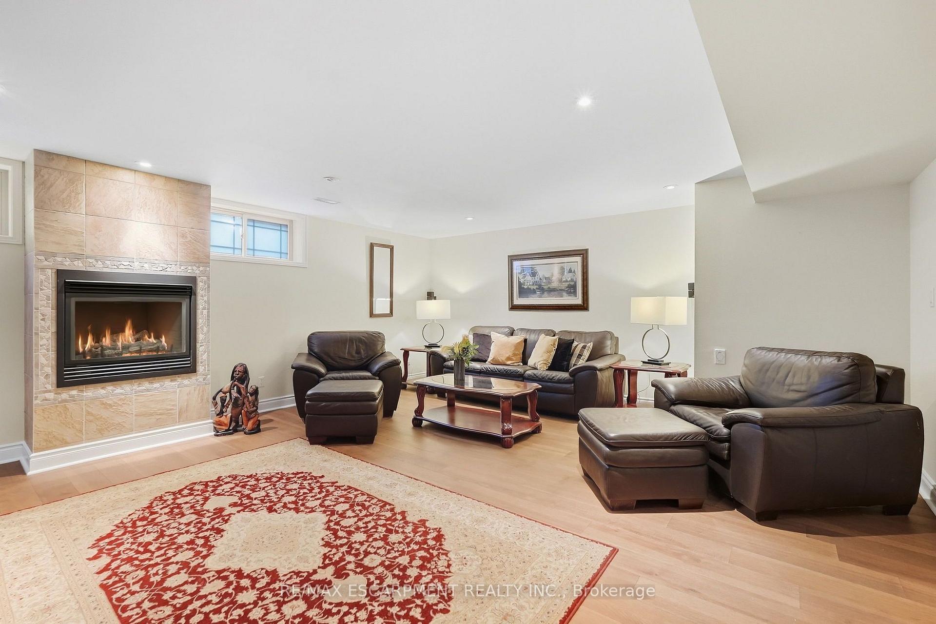 Photo 37 of 4 Summit Drive, Hamilton, Waterdown — HOMEH