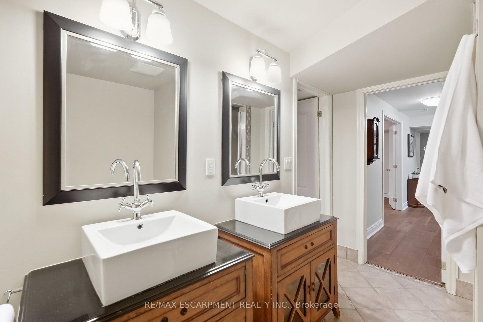Photo 40 of 4 Summit Drive, Hamilton, Waterdown — HOMEH
