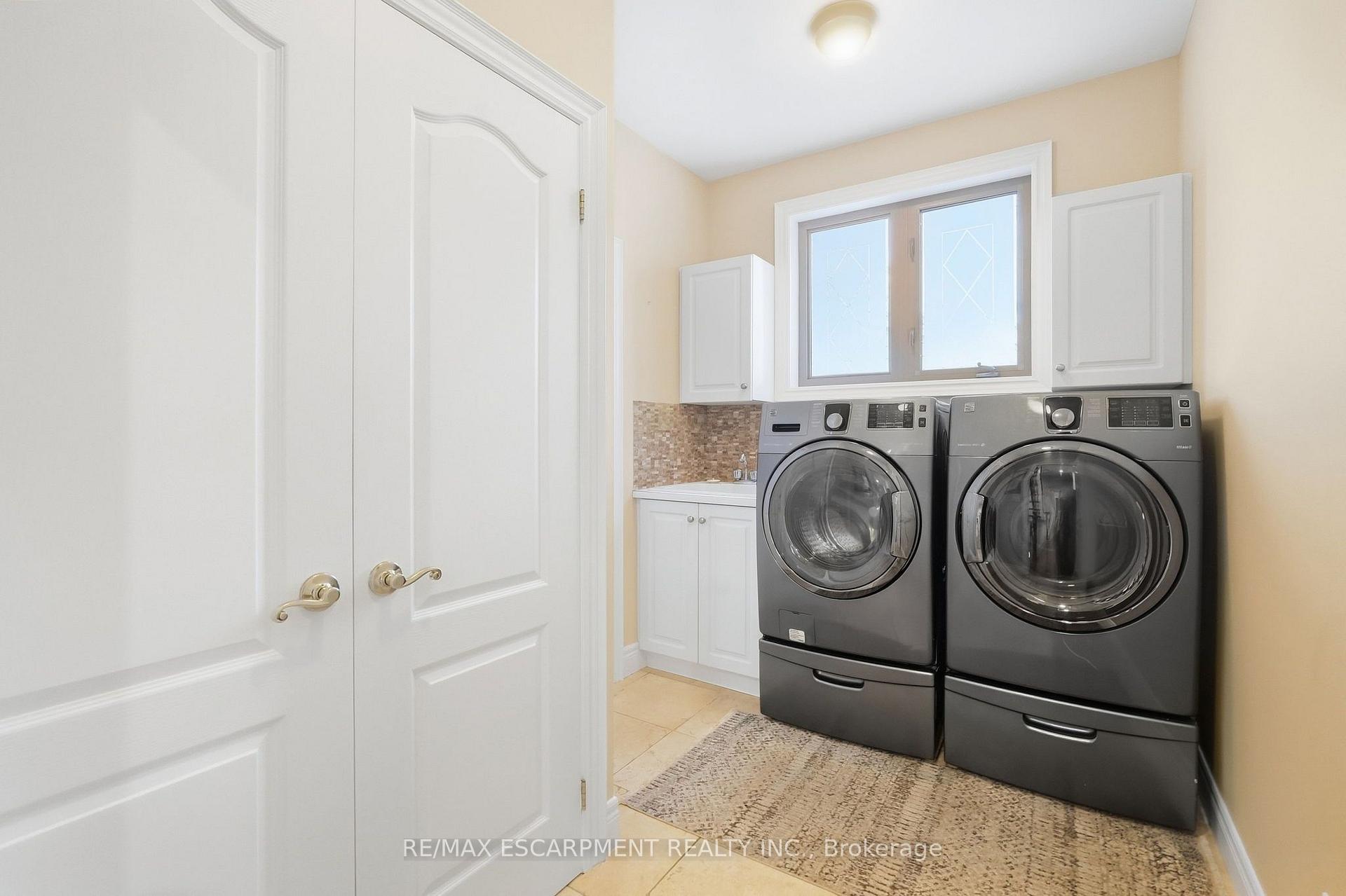 Photo 41 of 4 Summit Drive, Hamilton, Waterdown — HOMEH