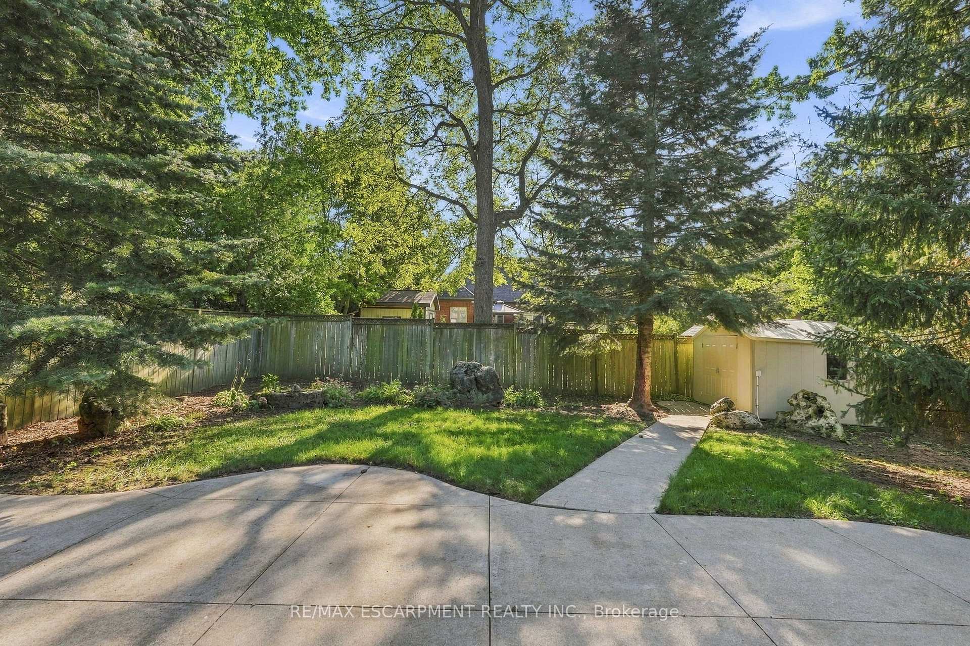 Photo 44 of 4 Summit Drive, Hamilton, Waterdown — HOMEH