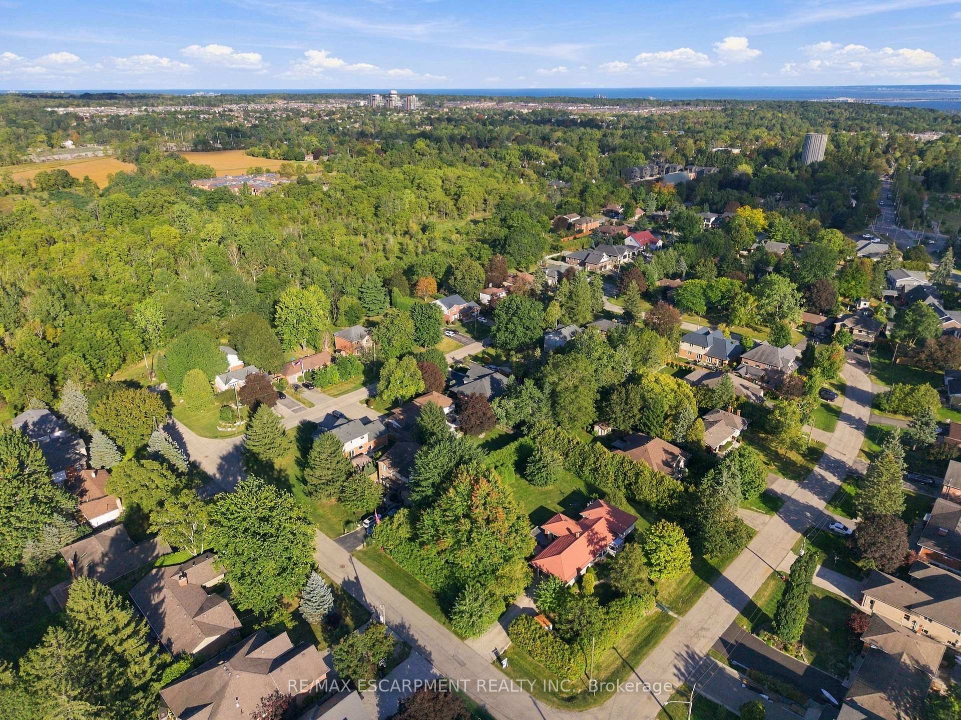 Photo 48 of 4 Summit Drive, Hamilton, Waterdown — HOMEH