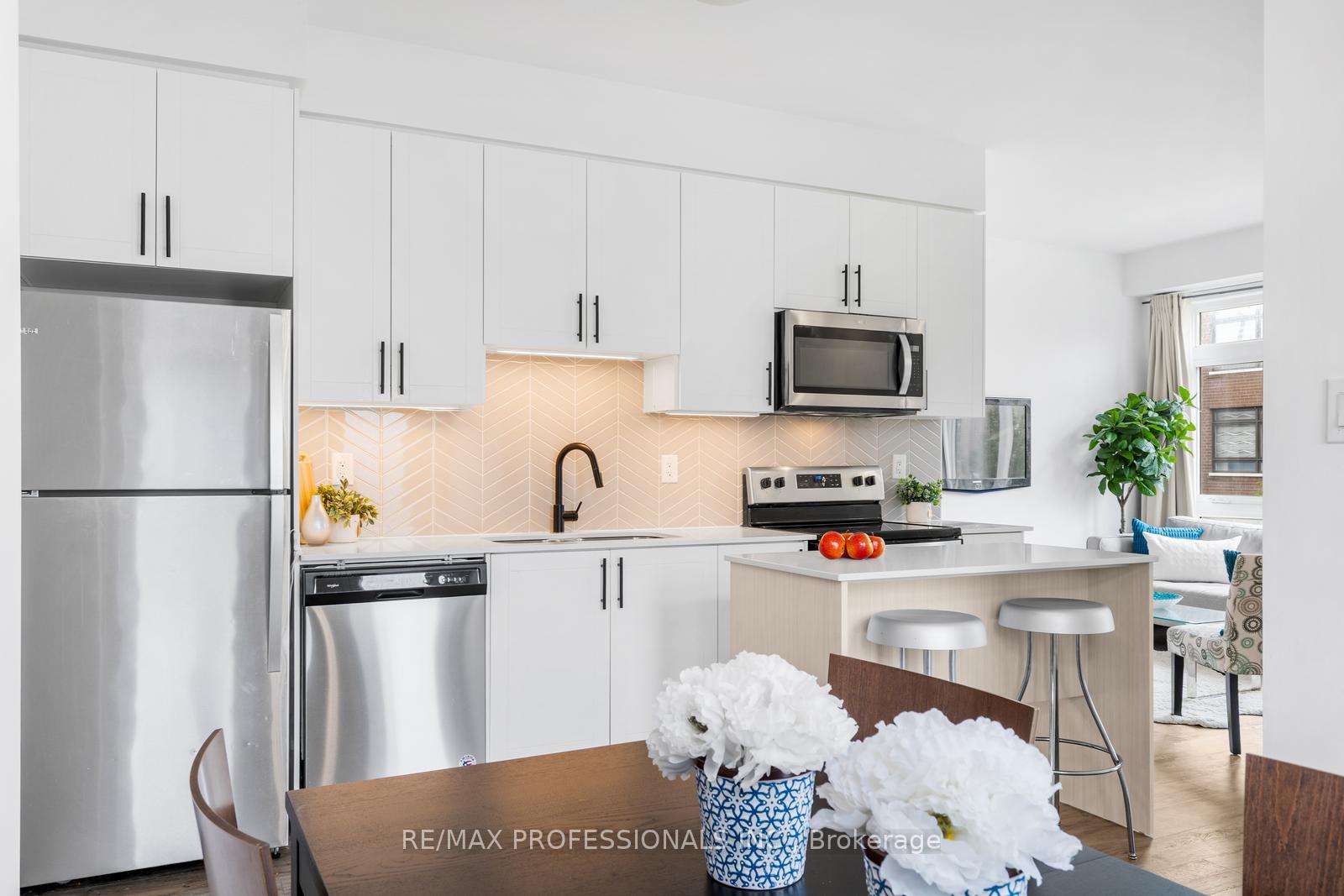 Photo 10 of 1 Lochlin Street, Vaughan, Vaughan Grove — HOMEH