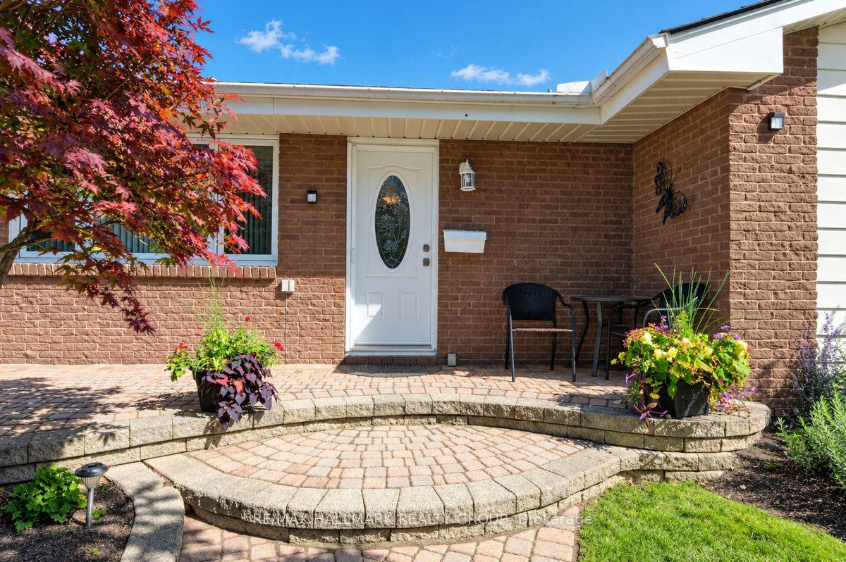 Photo 2 of 490 Tisdale Crescent, Ottawa, Beacon Hill North — HOMEH