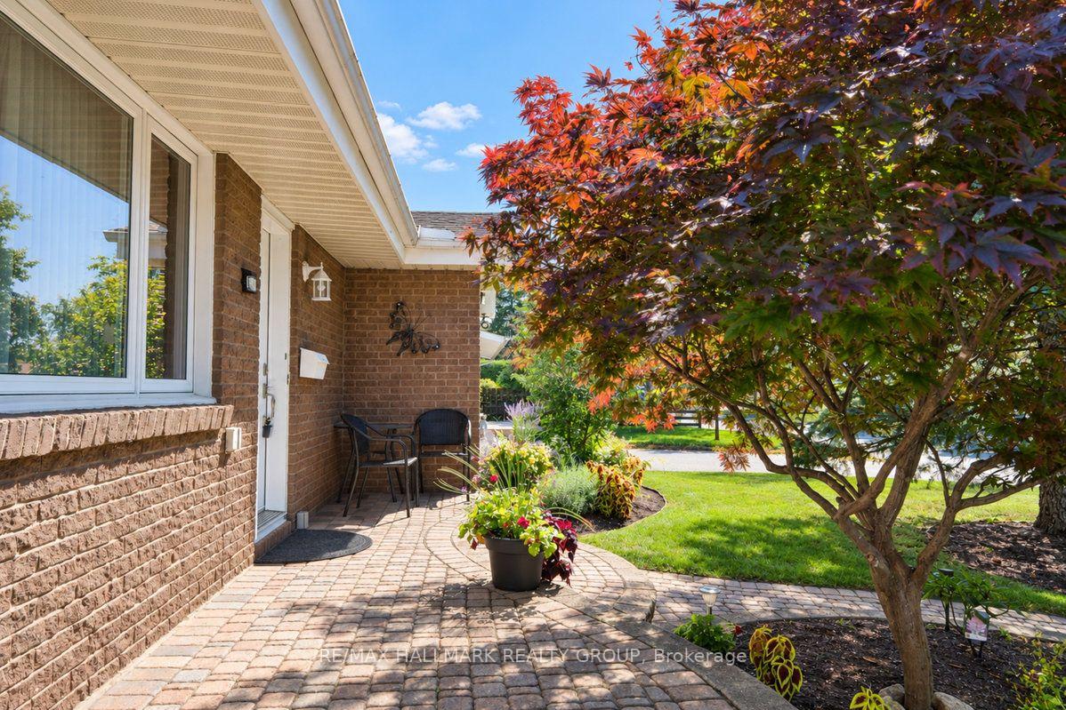 Photo 3 of 490 Tisdale Crescent, Ottawa, Beacon Hill North — HOMEH