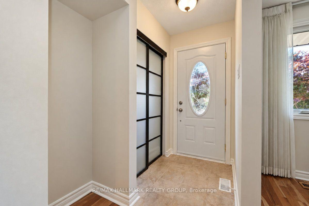 Photo 4 of 490 Tisdale Crescent, Ottawa, Beacon Hill North — HOMEH