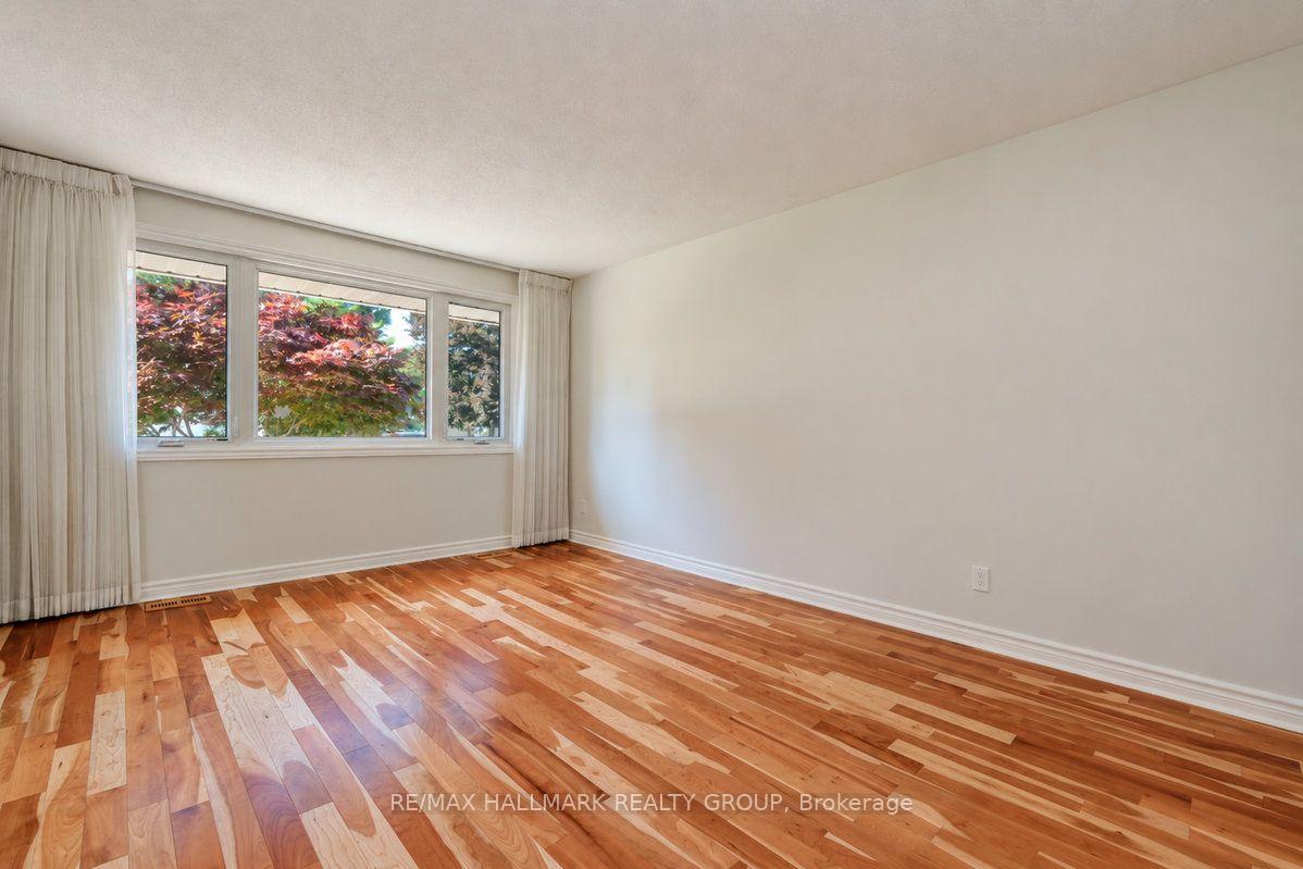 Photo 5 of 490 Tisdale Crescent, Ottawa, Beacon Hill North — HOMEH