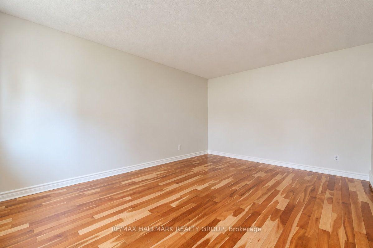 Photo 6 of 490 Tisdale Crescent, Ottawa, Beacon Hill North — HOMEH
