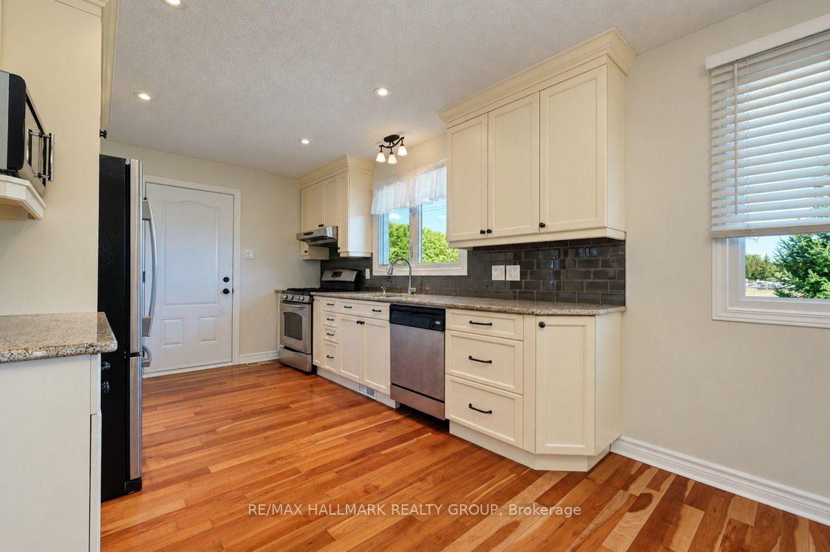 Photo 15 of 490 Tisdale Crescent, Ottawa, Beacon Hill North — HOMEH