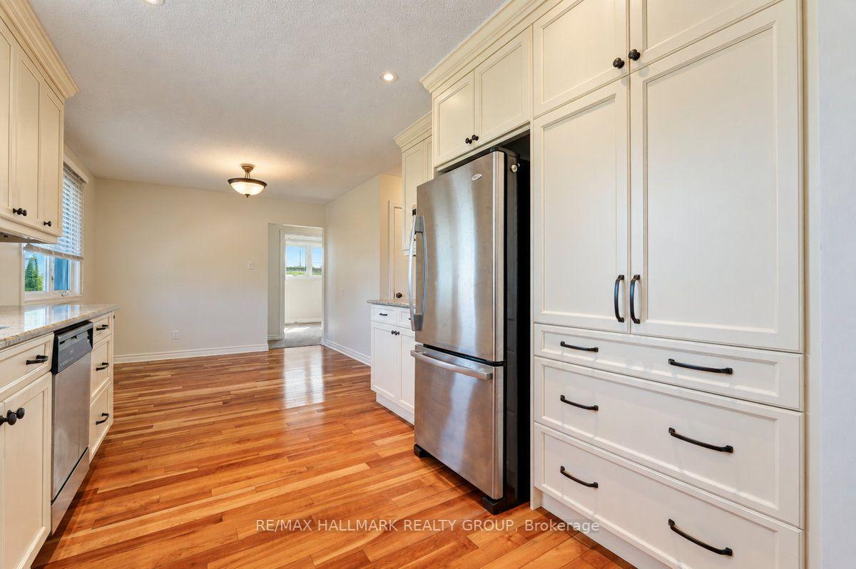 Photo 18 of 490 Tisdale Crescent, Ottawa, Beacon Hill North — HOMEH