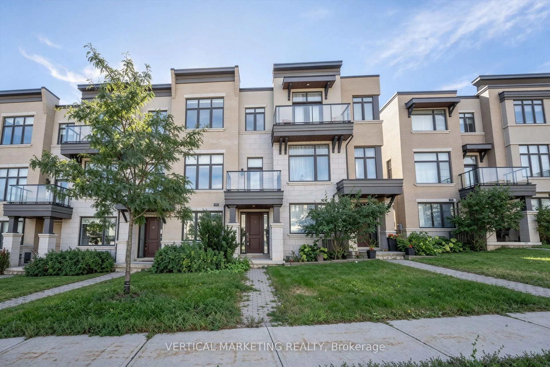 Photo 3 of 587 Marc Santi Boulevard, Vaughan, Patterson — HOMEH