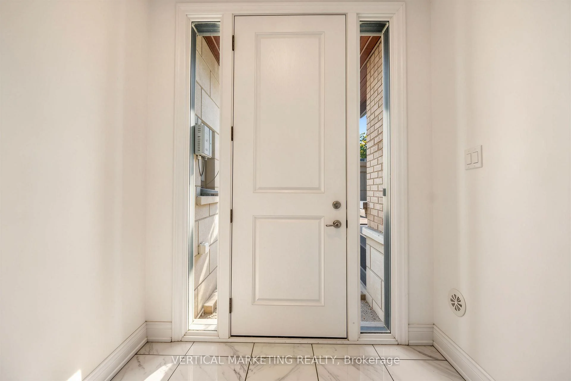 Photo 4 of 587 Marc Santi Boulevard, Vaughan, Patterson — HOMEH