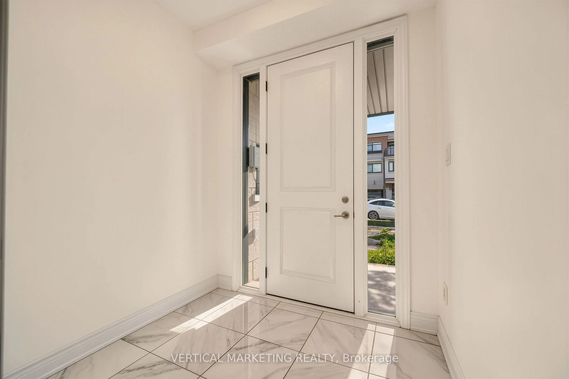 Photo 5 of 587 Marc Santi Boulevard, Vaughan, Patterson — HOMEH