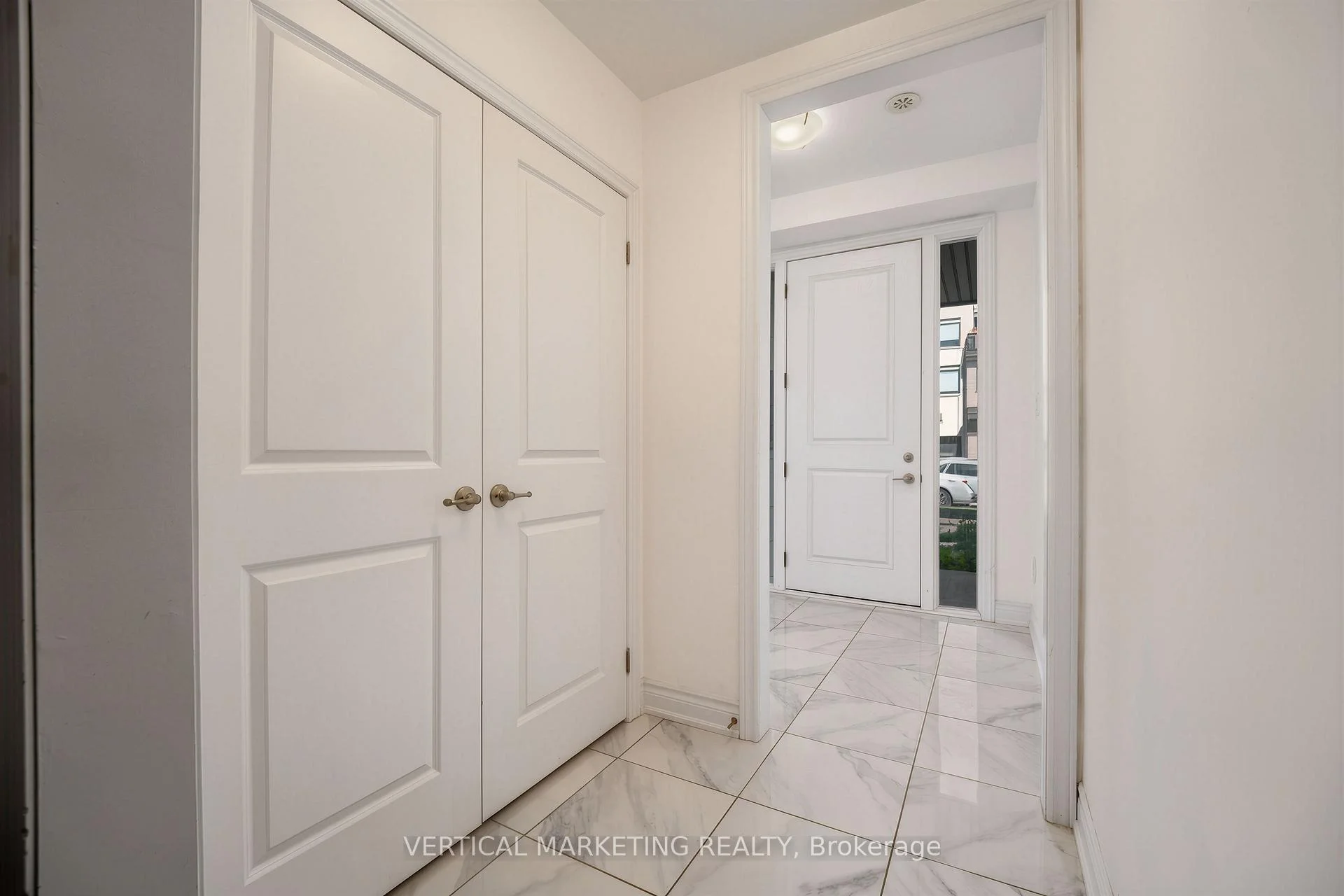 Photo 6 of 587 Marc Santi Boulevard, Vaughan, Patterson — HOMEH