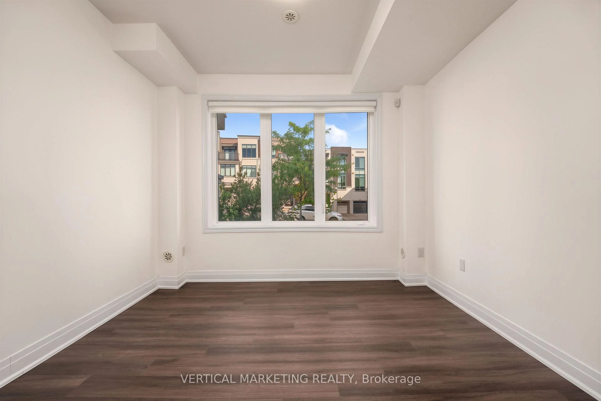 Photo 9 of 587 Marc Santi Boulevard, Vaughan, Patterson — HOMEH