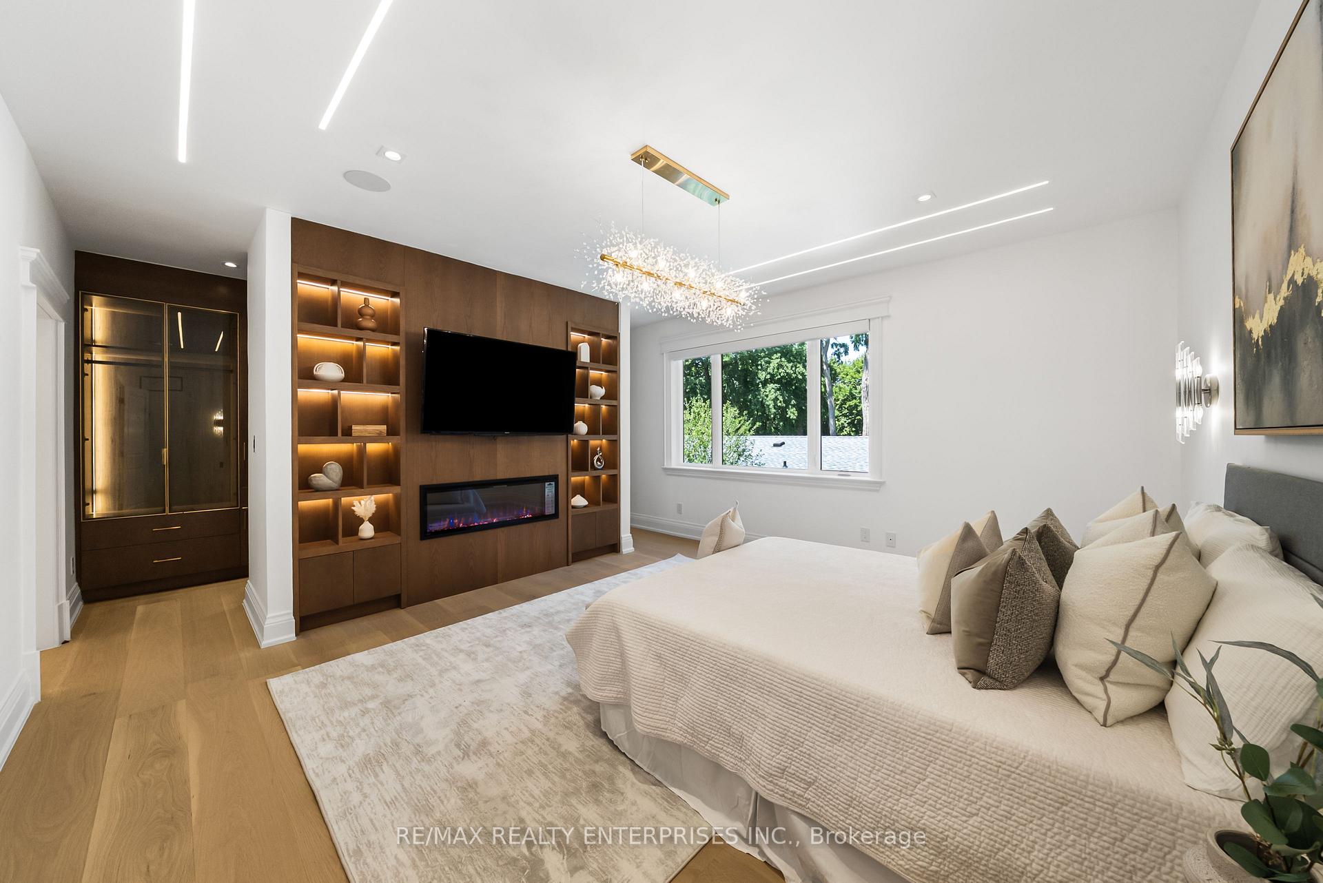 Photo 25 of 3168 Lakeshore Road W, Oakville, Bronte — HOMEH