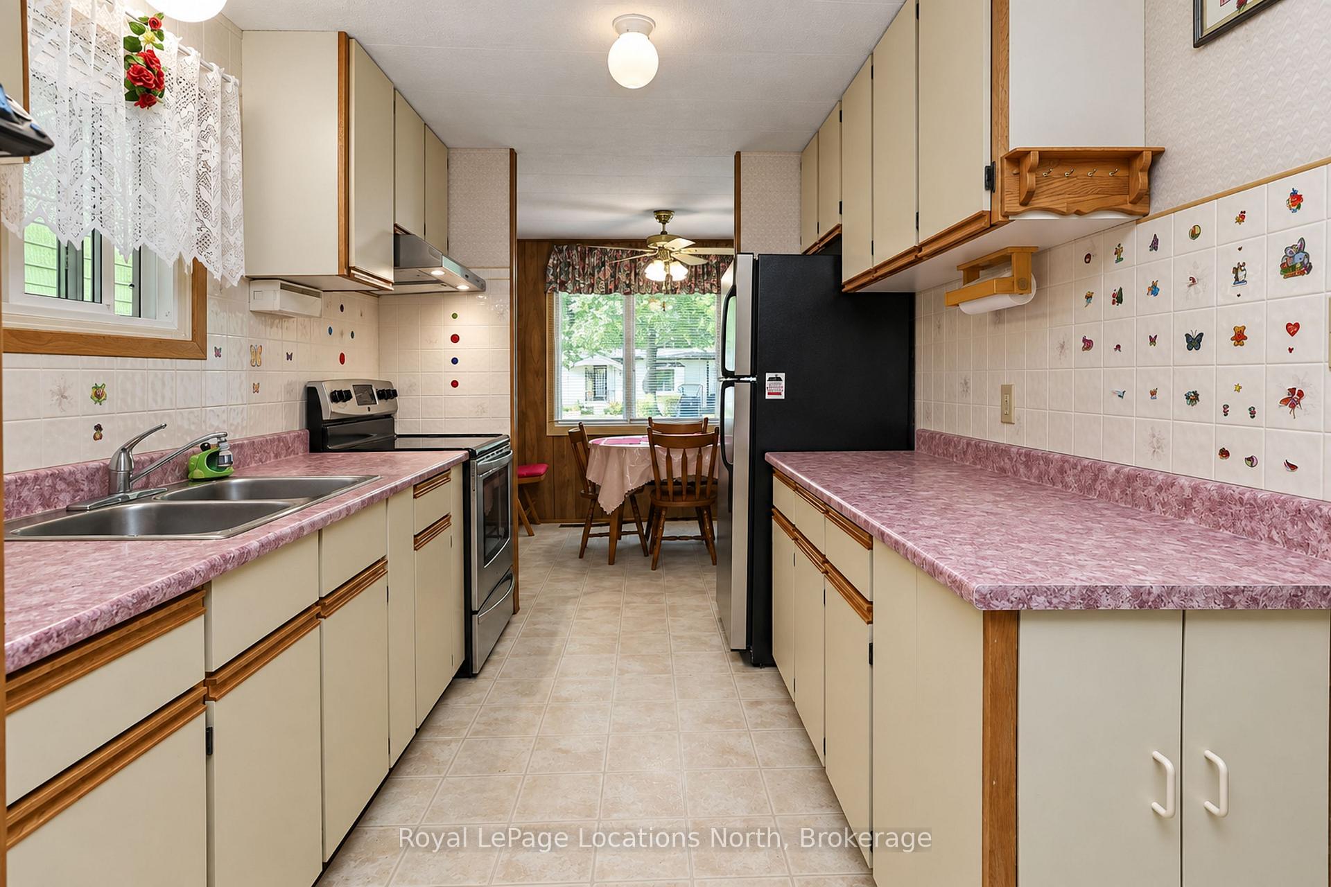 Photo 5 of 16 Sinclair Avenue S, Wasaga Beach — HOMEH