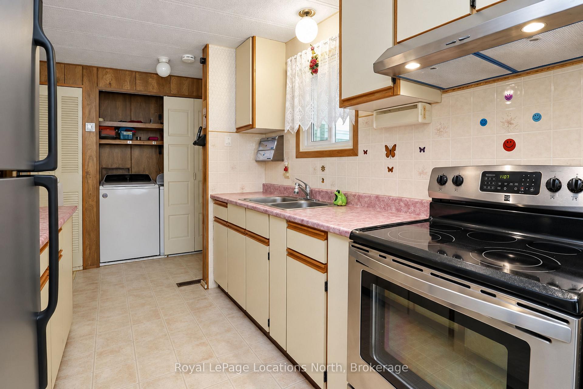 Photo 19 of 16 Sinclair Avenue S, Wasaga Beach — HOMEH