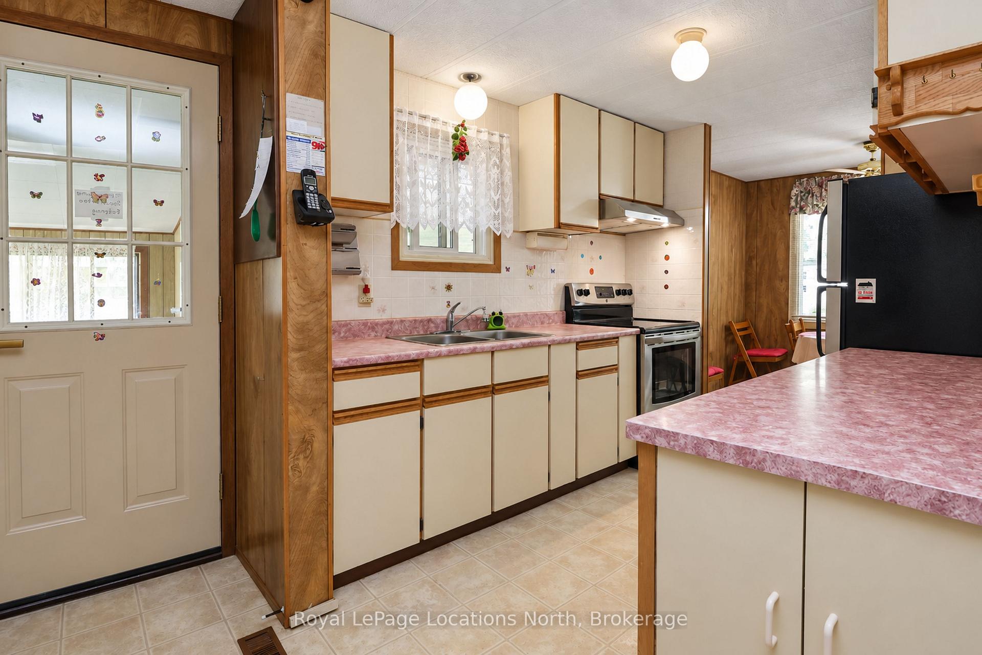 Photo 23 of 16 Sinclair Avenue S, Wasaga Beach — HOMEH