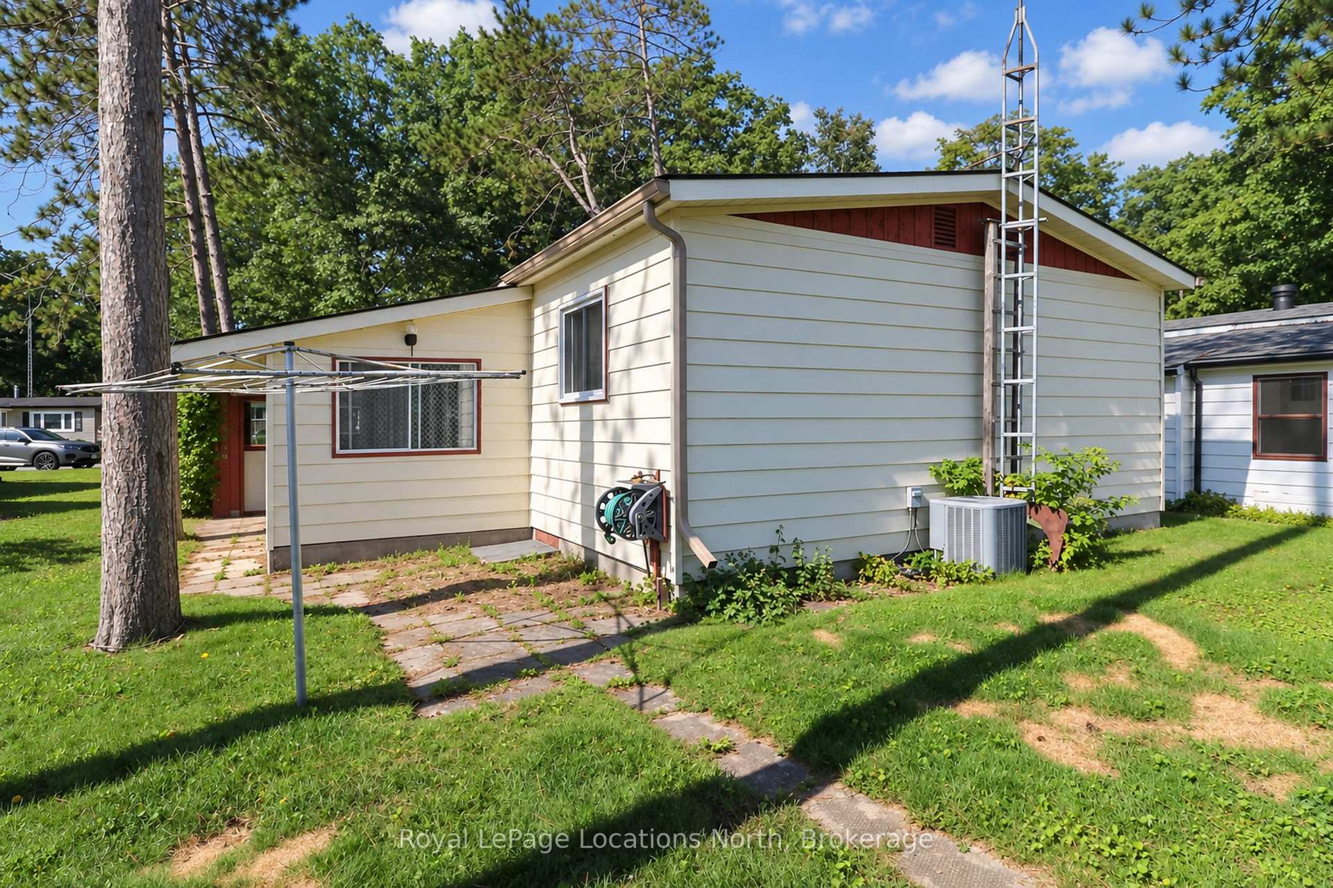 Photo 35 of 16 Sinclair Avenue S, Wasaga Beach — HOMEH