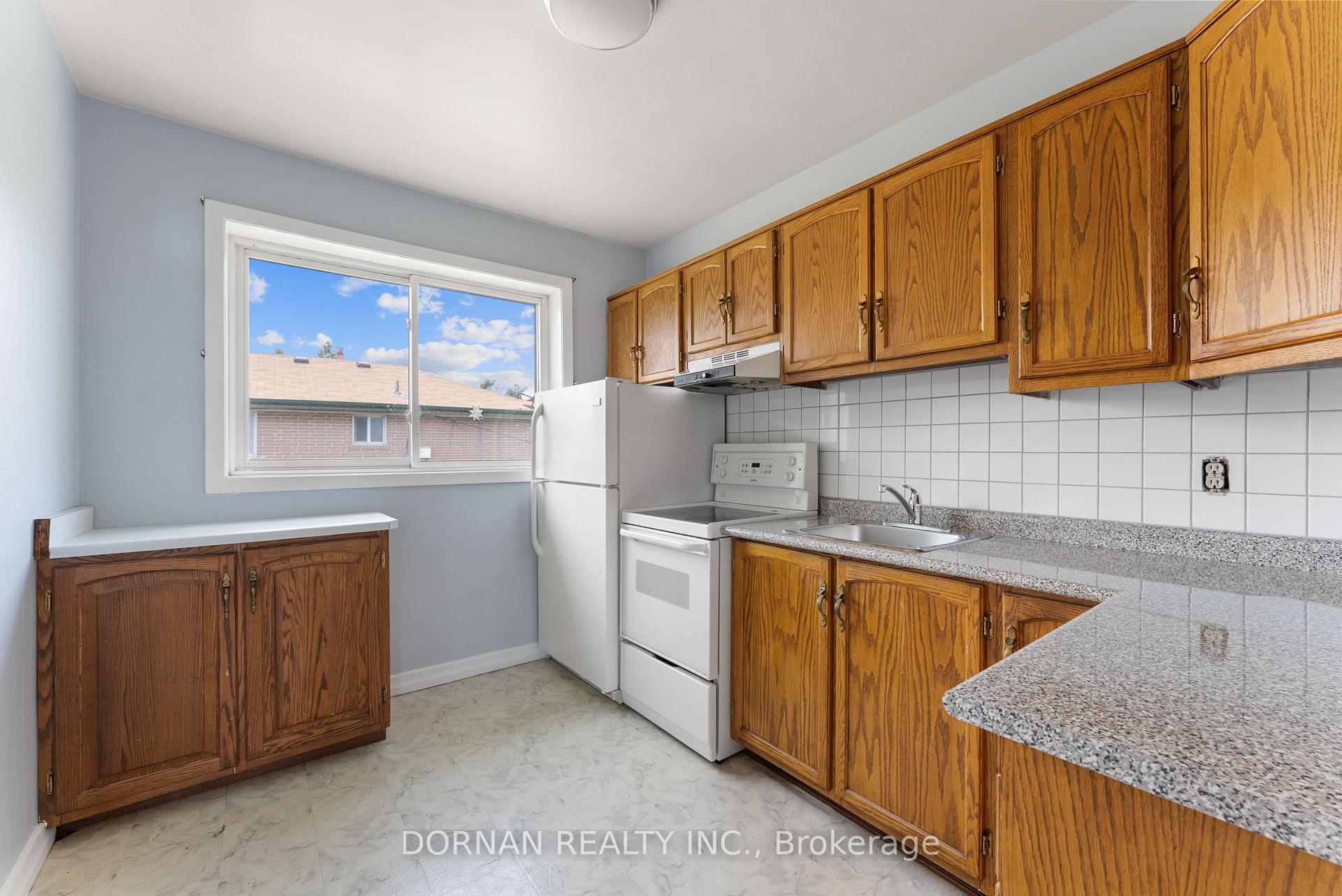 Photo 9 of Unit 3, 1061 Ravine Road, Oshawa, Lakeview — HOMEH