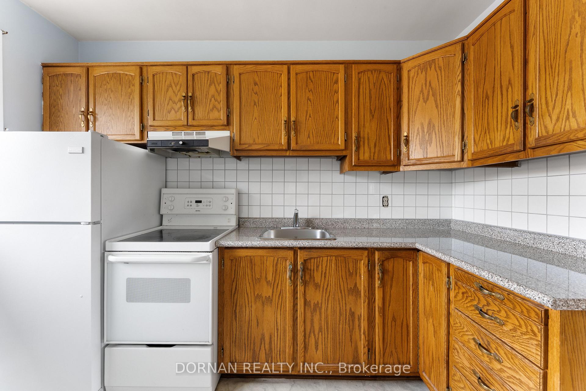 Photo 10 of Unit 3, 1061 Ravine Road, Oshawa, Lakeview — HOMEH