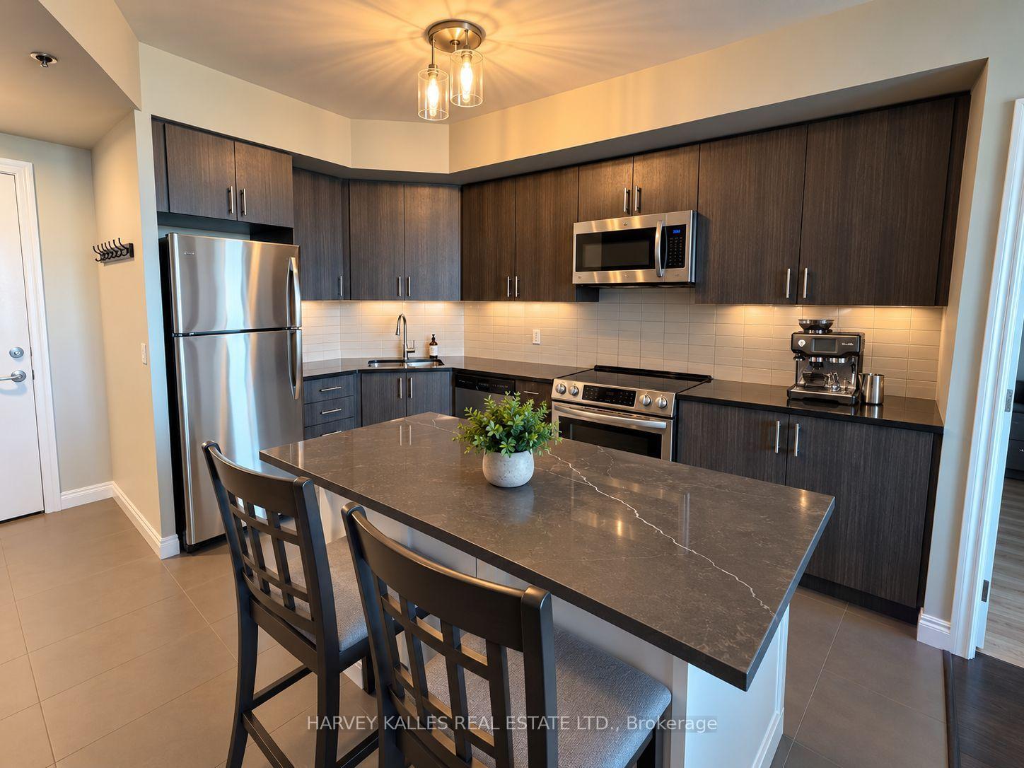 Photo 4 of Unit 810, 560 North Service Road, Grimsby, Grimsby Beach — HOMEH