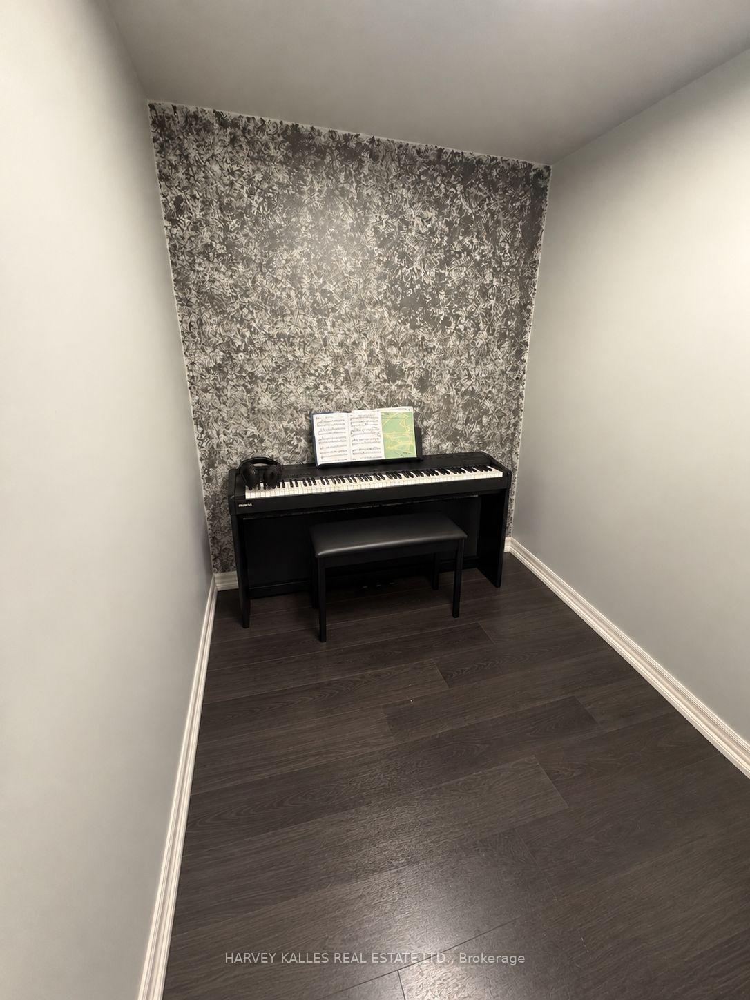 Photo 10 of Unit 810, 560 North Service Road, Grimsby, Grimsby Beach — HOMEH