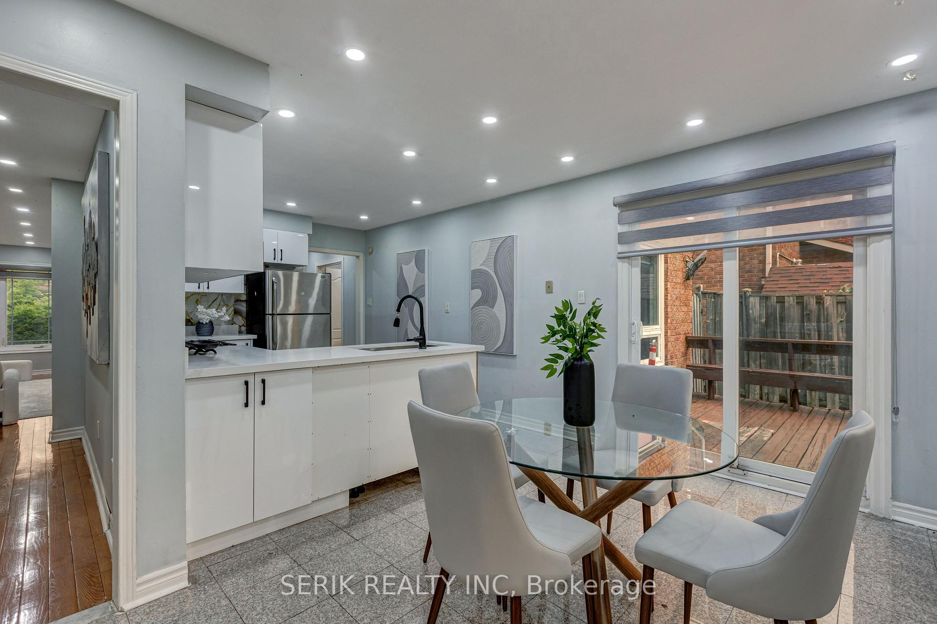 Photo 9 of 110 Havelock Drive, Brampton, Fletcher's Creek South — HOMEH