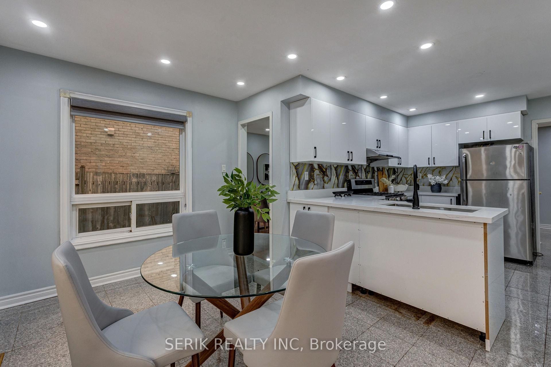 Photo 8 of 110 Havelock Drive, Brampton, Fletcher's Creek South — HOMEH