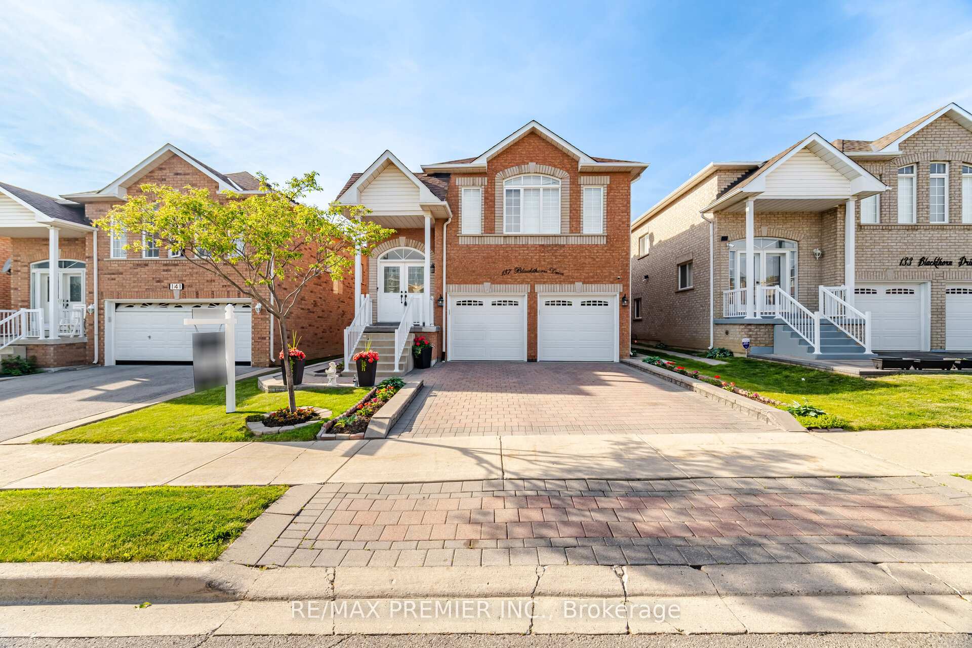 Photo 1 of 137 Blackthorn Drive, Vaughan, Maple — HOMEH