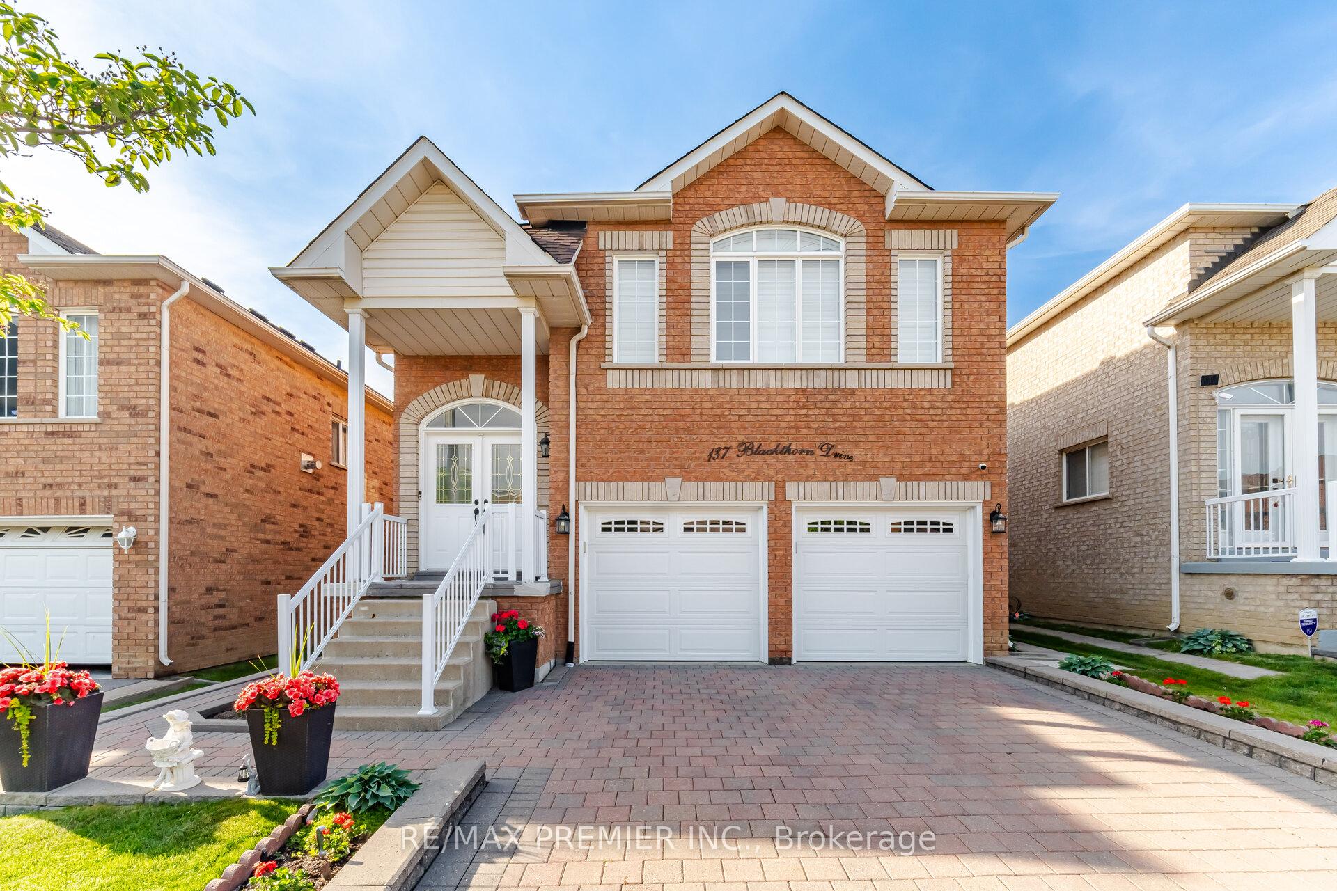 Photo 3 of 137 Blackthorn Drive, Vaughan, Maple — HOMEH
