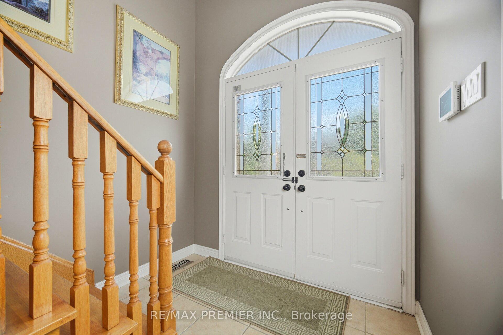 Photo 4 of 137 Blackthorn Drive, Vaughan, Maple — HOMEH