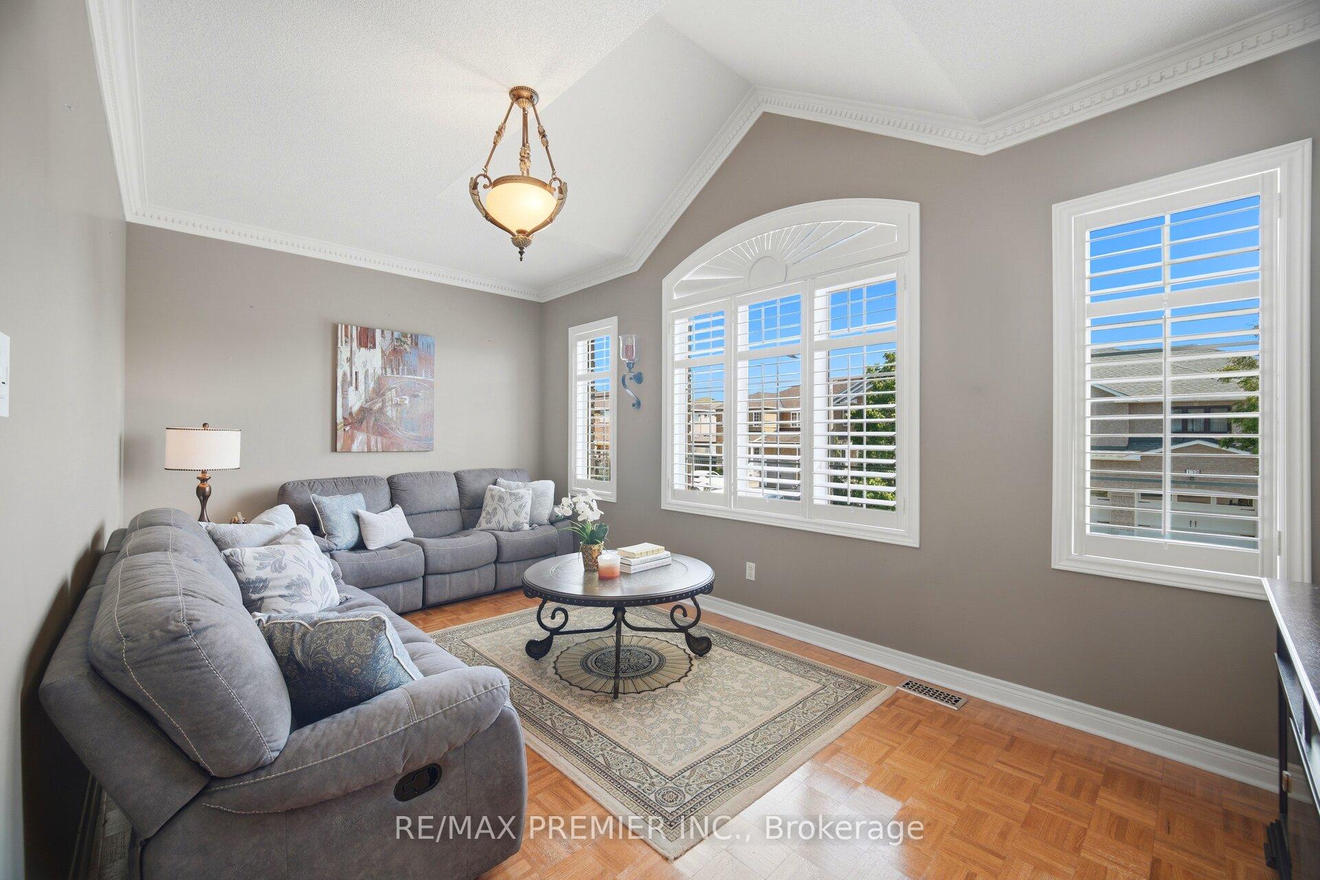 Photo 6 of 137 Blackthorn Drive, Vaughan, Maple — HOMEH