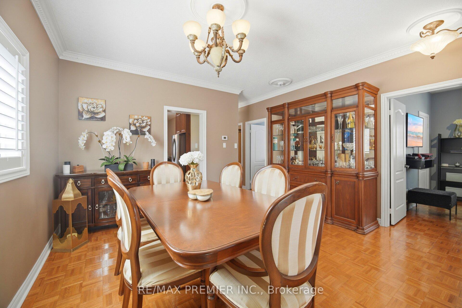 Photo 8 of 137 Blackthorn Drive, Vaughan, Maple — HOMEH