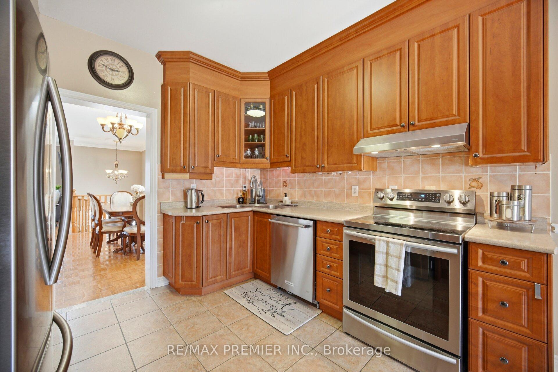 Photo 9 of 137 Blackthorn Drive, Vaughan, Maple — HOMEH