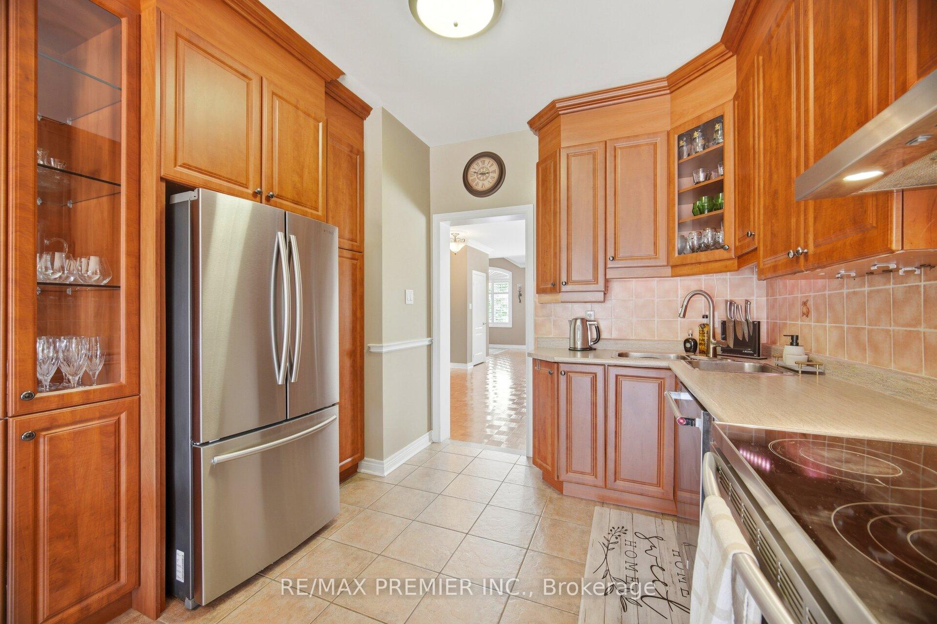 Photo 10 of 137 Blackthorn Drive, Vaughan, Maple — HOMEH