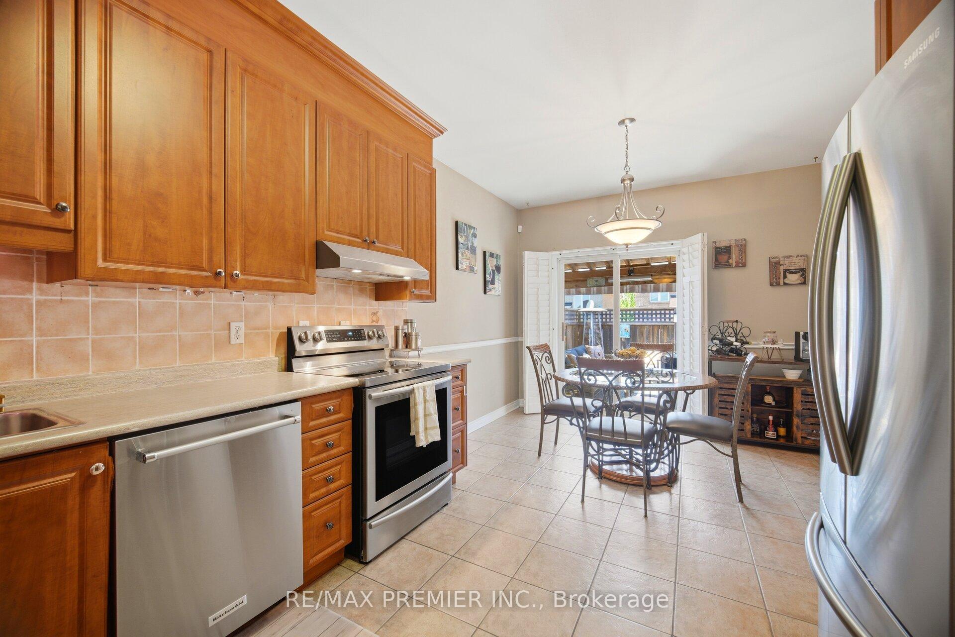 Photo 11 of 137 Blackthorn Drive, Vaughan, Maple — HOMEH