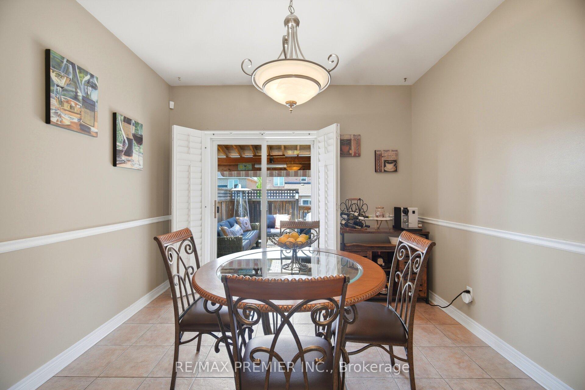 Photo 13 of 137 Blackthorn Drive, Vaughan, Maple — HOMEH