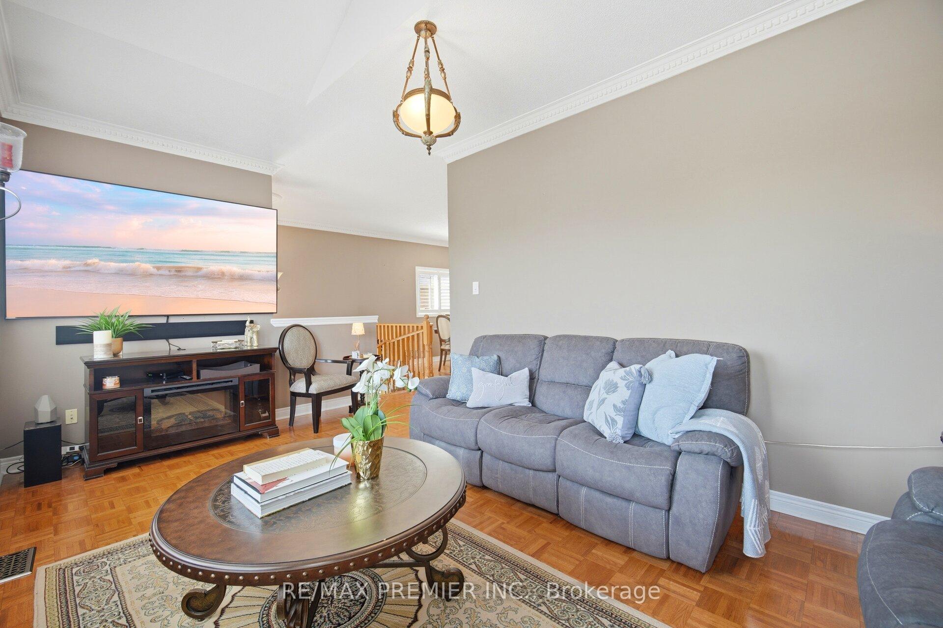 Photo 14 of 137 Blackthorn Drive, Vaughan, Maple — HOMEH