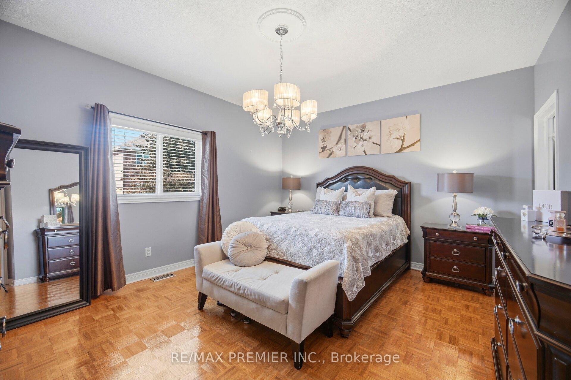 Photo 15 of 137 Blackthorn Drive, Vaughan, Maple — HOMEH