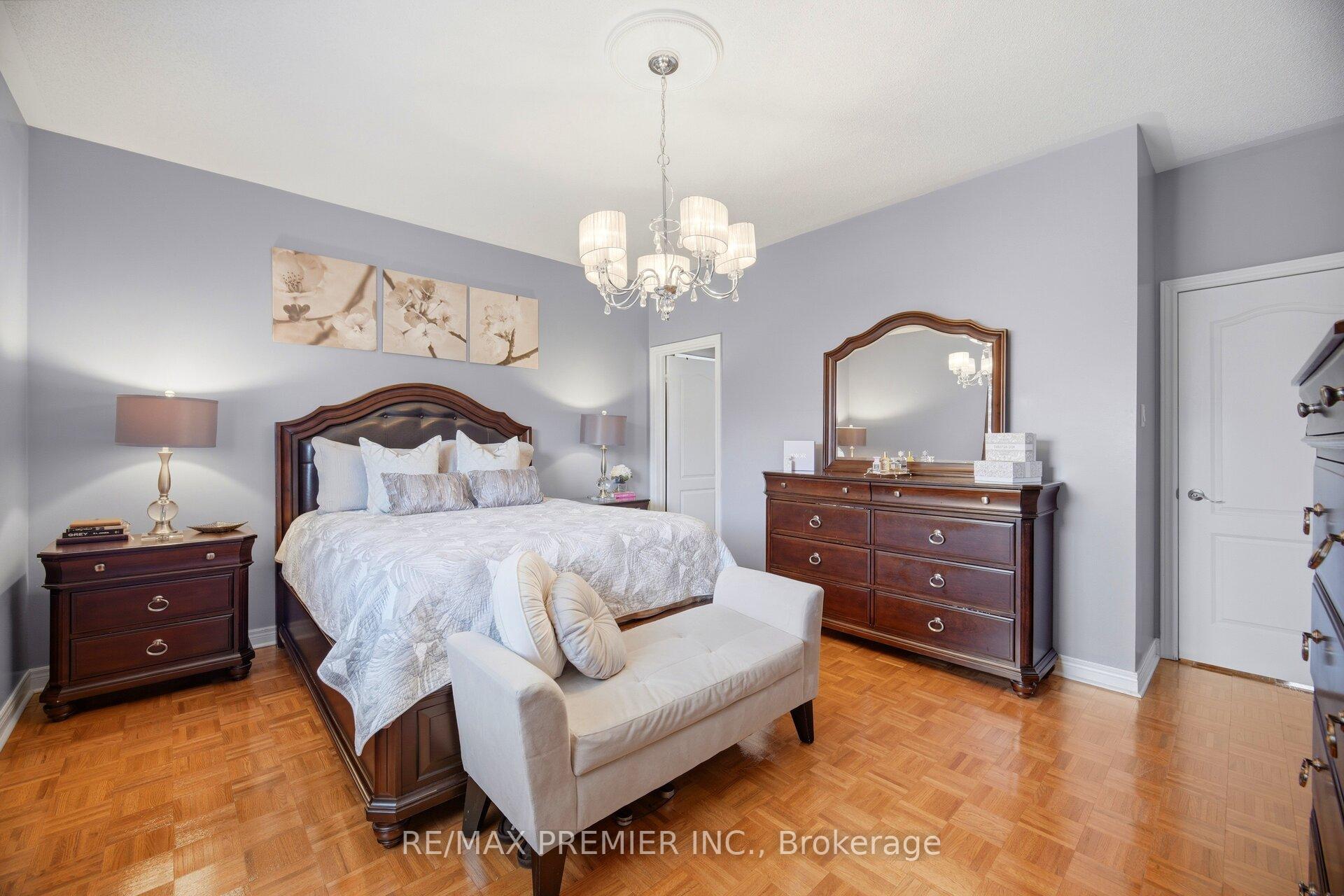 Photo 16 of 137 Blackthorn Drive, Vaughan, Maple — HOMEH
