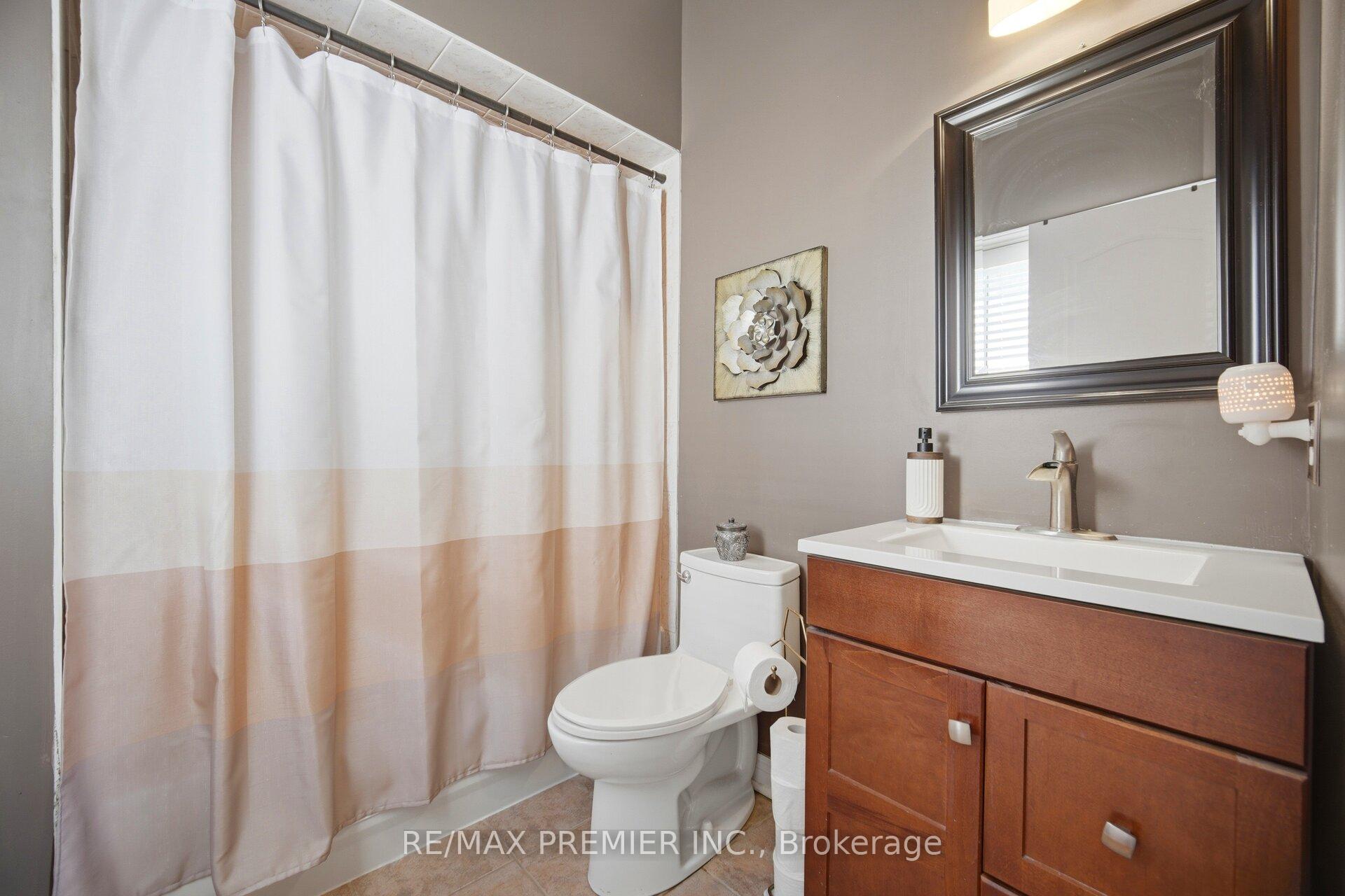 Photo 17 of 137 Blackthorn Drive, Vaughan, Maple — HOMEH