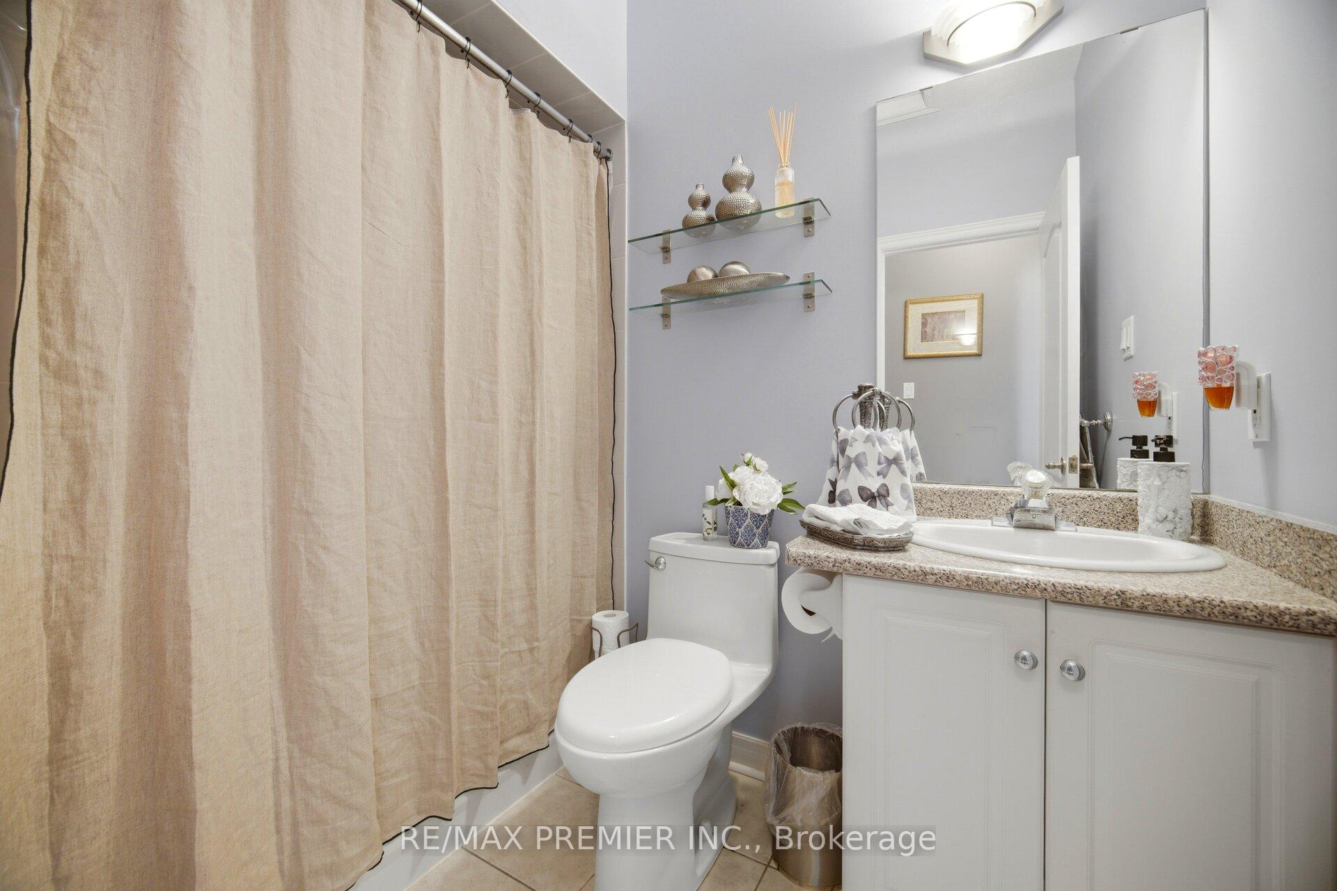 Photo 20 of 137 Blackthorn Drive, Vaughan, Maple — HOMEH