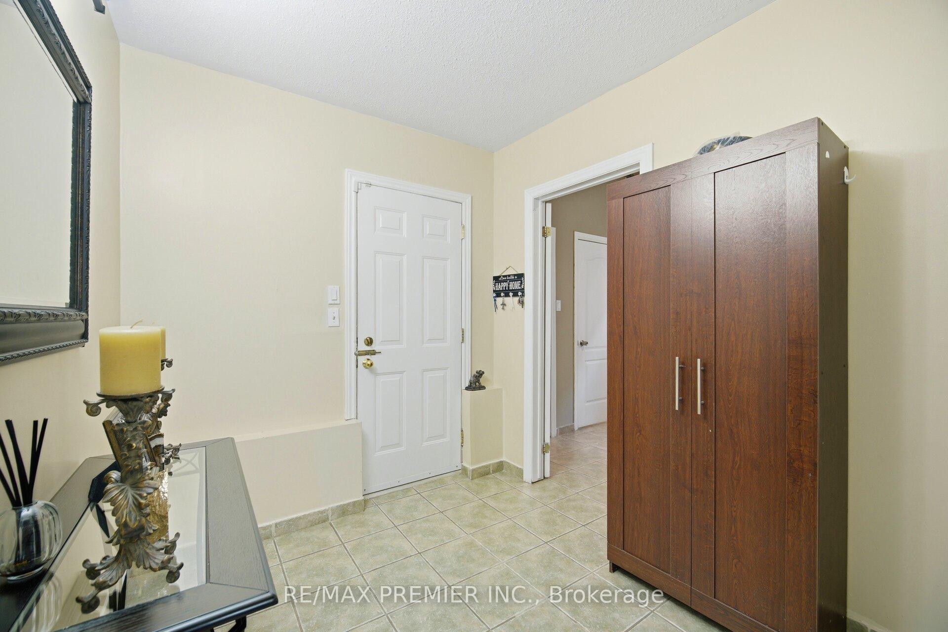 Photo 24 of 137 Blackthorn Drive, Vaughan, Maple — HOMEH