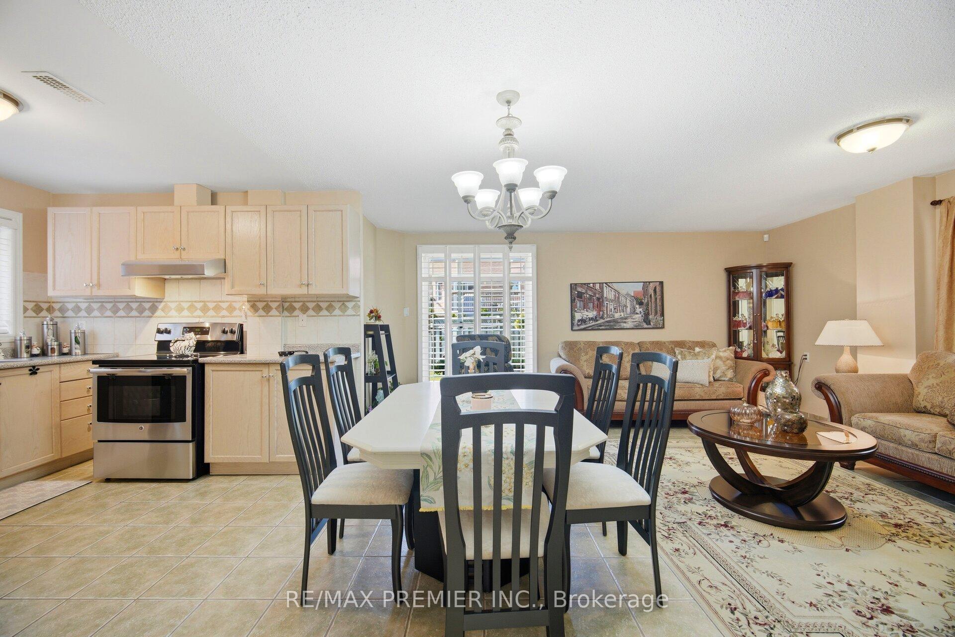 Photo 26 of 137 Blackthorn Drive, Vaughan, Maple — HOMEH