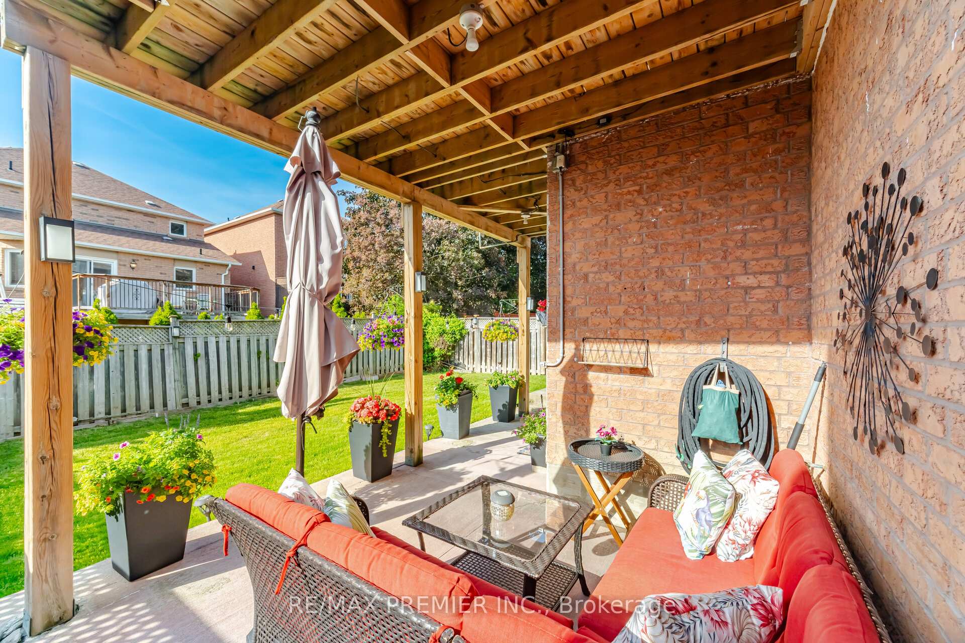 Photo 32 of 137 Blackthorn Drive, Vaughan, Maple — HOMEH