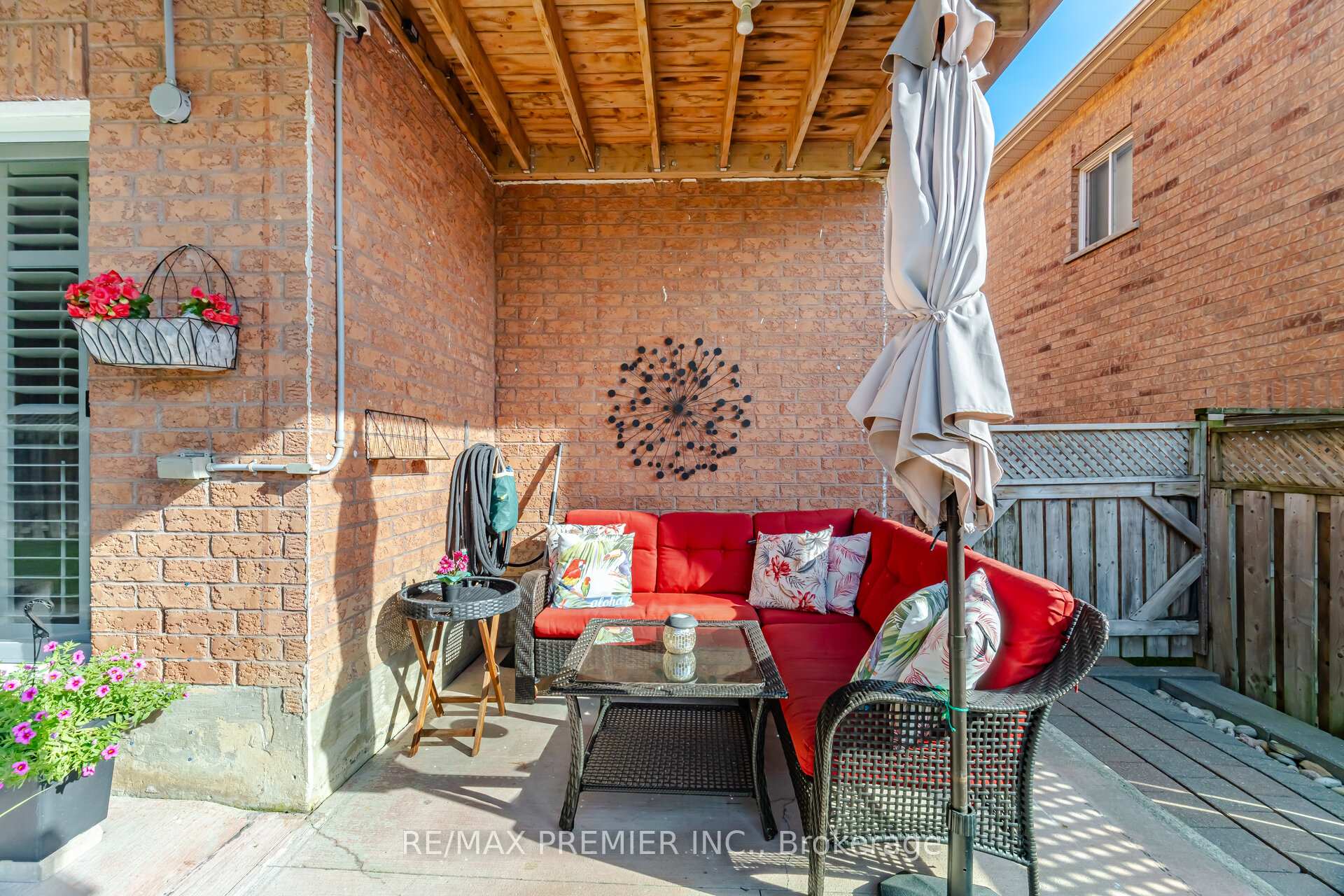 Photo 33 of 137 Blackthorn Drive, Vaughan, Maple — HOMEH