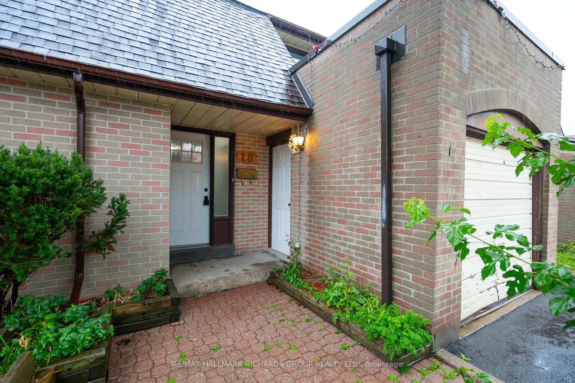 Front of Unit 18, 11 Livonia Place