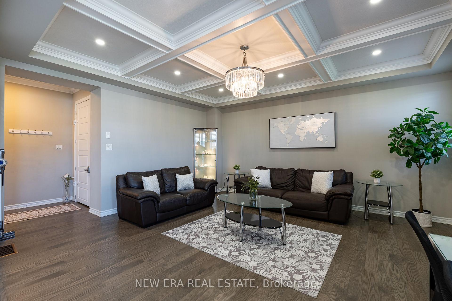Photo 7 of 455 Equestrian Way, Cambridge, Silver Heights — HOMEH